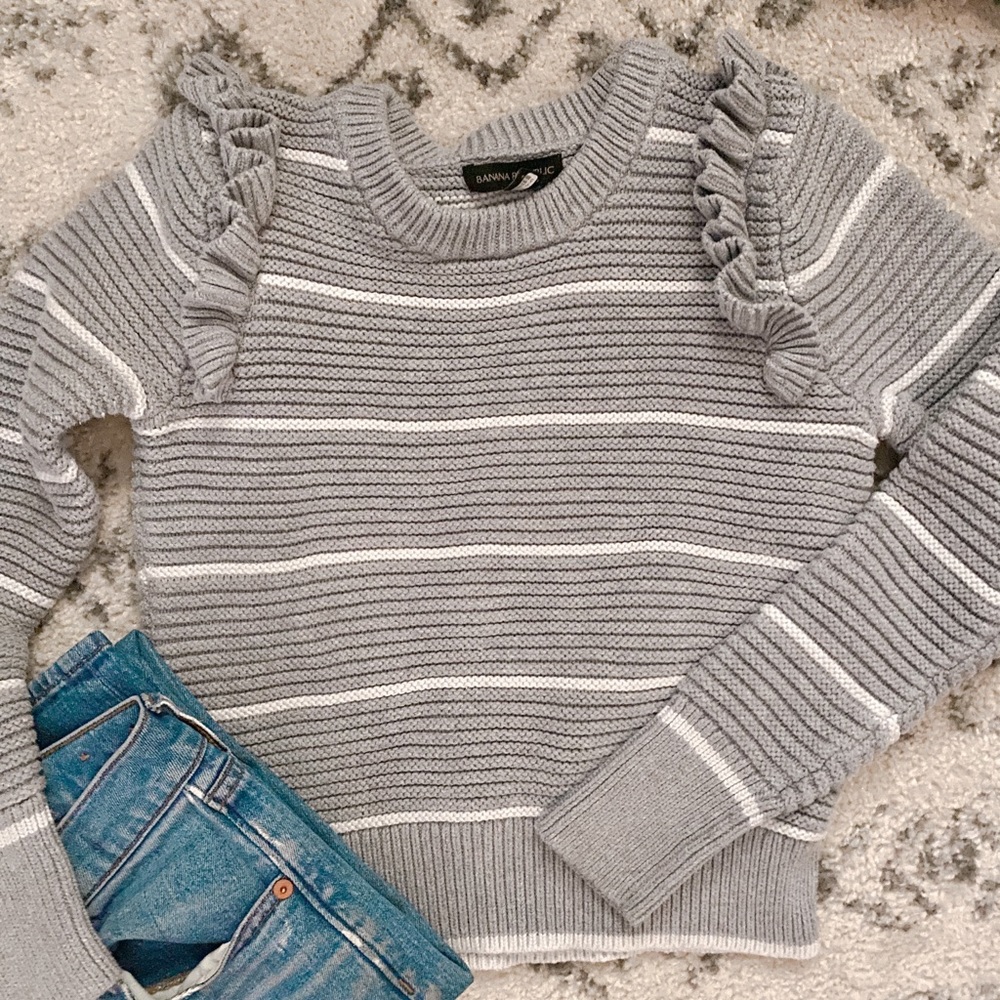 SALE🌻 Banana Republic Striped Sweater (was $18)